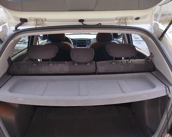 Серый Киа Рио, объемом двигателя 1.4 л и пробегом 146 тыс. км за 5500 $, фото 11 на Automoto.ua