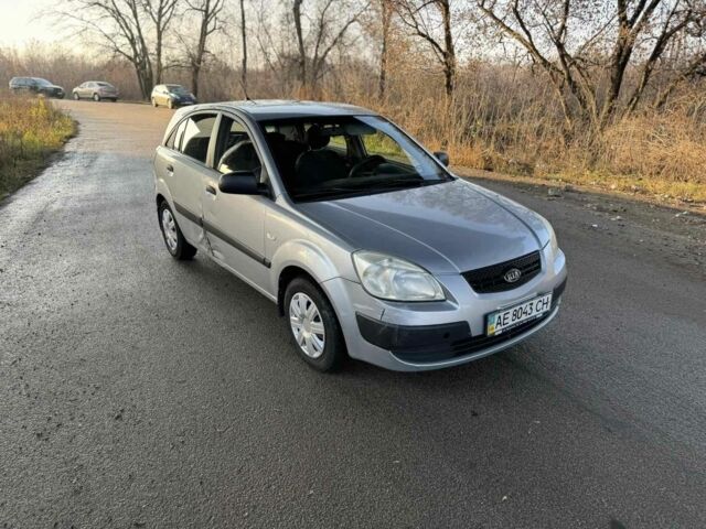 Серый Киа Рио, объемом двигателя 1.4 л и пробегом 400 тыс. км за 2700 $, фото 3 на Automoto.ua