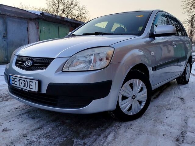 Серый Киа Рио, объемом двигателя 1.4 л и пробегом 1470 тыс. км за 5500 $, фото 9 на Automoto.ua
