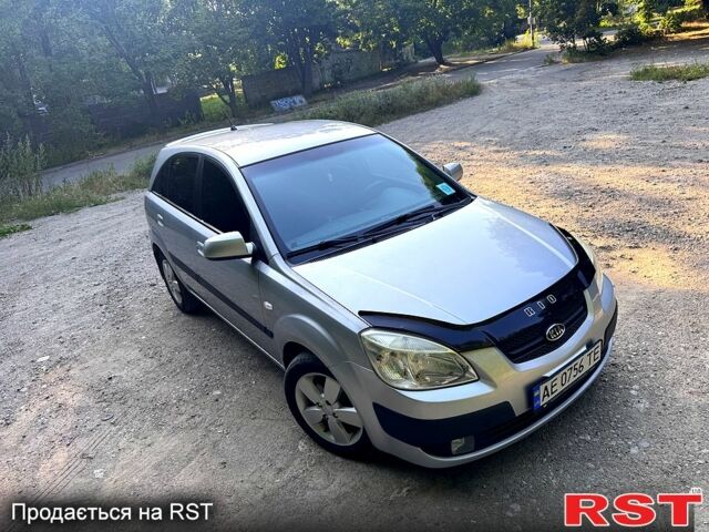 Серый Киа Рио, объемом двигателя 1.6 л и пробегом 227 тыс. км за 6100 $, фото 2 на Automoto.ua
