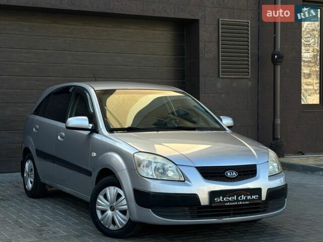 Серый Киа Рио, объемом двигателя 1.4 л и пробегом 149 тыс. км за 5699 $, фото 2 на Automoto.ua
