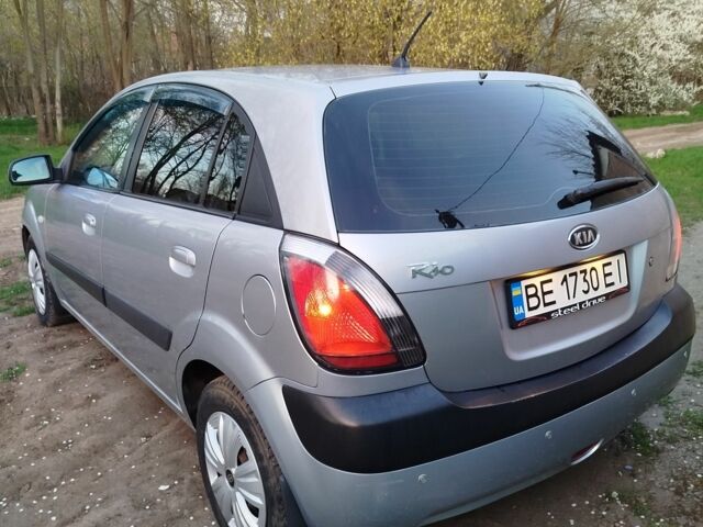 Серый Киа Рио, объемом двигателя 1.4 л и пробегом 148 тыс. км за 4950 $, фото 1 на Automoto.ua