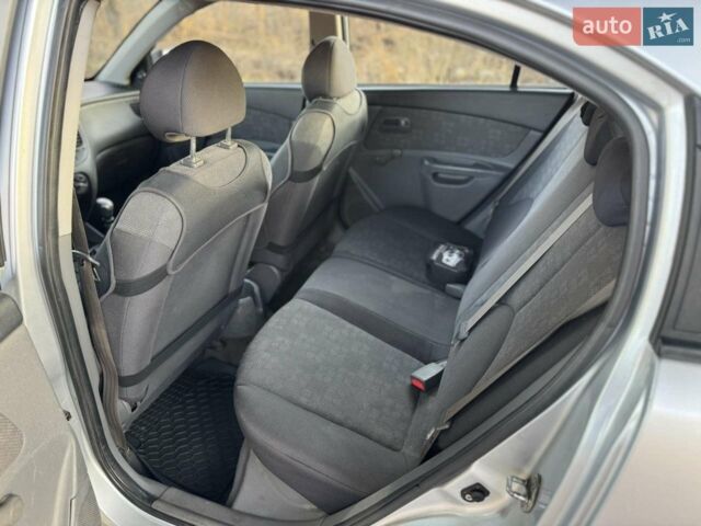 Сірий Кіа Ріо, об'ємом двигуна 1.4 л та пробігом 284 тис. км за 2699 $, фото 8 на Automoto.ua