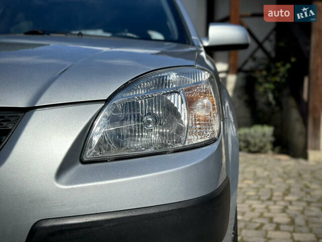 Серый Киа Рио, объемом двигателя 1.4 л и пробегом 120 тыс. км за 4600 $, фото 7 на Automoto.ua
