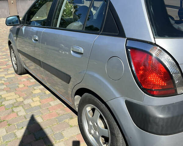 Киа Рио 2007 в Ровно на Automoto.ua Серый Киа Рио, объемом двигателя 1.4 л и пробегом 150 тыс. км за 4950 $, фото 6 на Automoto.ua