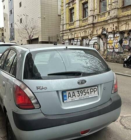 Сірий Кіа Ріо, об'ємом двигуна 1.4 л та пробігом 212 тис. км за 4000 $, фото 2 на Automoto.ua