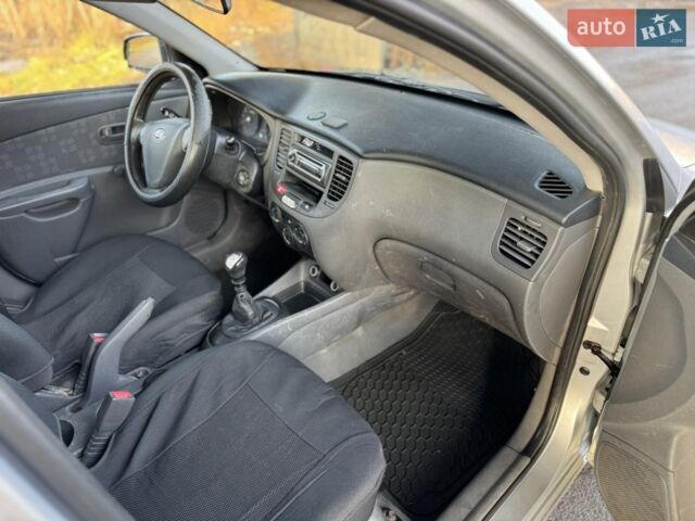 Серый Киа Рио, объемом двигателя 1.4 л и пробегом 284 тыс. км за 2699 $, фото 5 на Automoto.ua