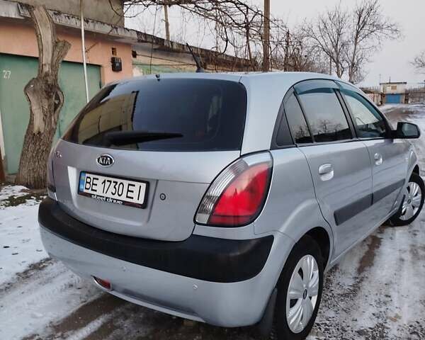 Серый Киа Рио, объемом двигателя 1.4 л и пробегом 146 тыс. км за 5500 $, фото 25 на Automoto.ua