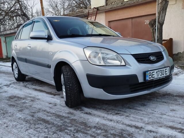 Серый Киа Рио, объемом двигателя 1.4 л и пробегом 147 тыс. км за 5500 $, фото 22 на Automoto.ua