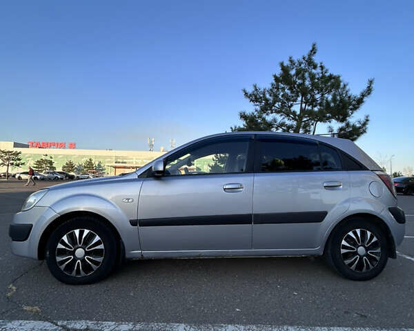 Сірий Кіа Ріо, об'ємом двигуна 1.4 л та пробігом 146 тис. км за 5700 $, фото 2 на Automoto.ua