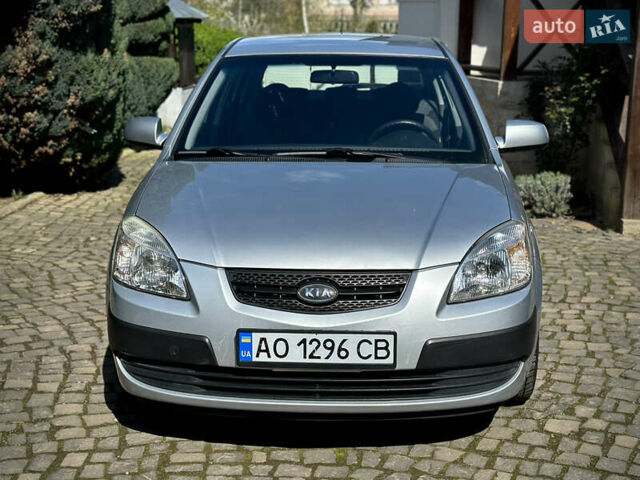 Серый Киа Рио, объемом двигателя 1.4 л и пробегом 120 тыс. км за 4600 $, фото 1 на Automoto.ua
