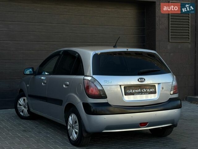 Серый Киа Рио, объемом двигателя 1.4 л и пробегом 149 тыс. км за 5699 $, фото 5 на Automoto.ua