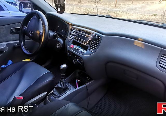 Сірий Кіа Ріо, об'ємом двигуна 1.4 л та пробігом 205 тис. км за 4000 $, фото 8 на Automoto.ua