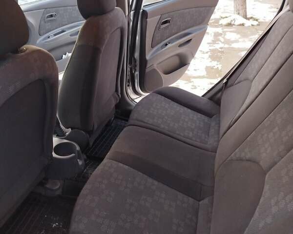 Серый Киа Рио, объемом двигателя 1.4 л и пробегом 146 тыс. км за 5500 $, фото 9 на Automoto.ua