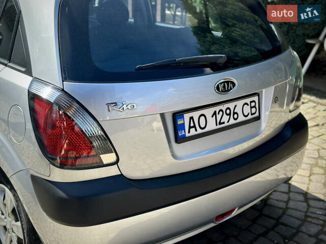 Серый Киа Рио, объемом двигателя 1.4 л и пробегом 120 тыс. км за 4600 $, фото 6 на Automoto.ua