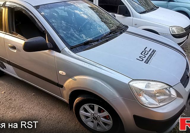 Сірий Кіа Ріо, об'ємом двигуна 1.4 л та пробігом 205 тис. км за 4000 $, фото 3 на Automoto.ua