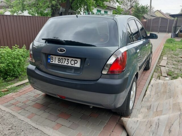 Серый Киа Рио, объемом двигателя 1.4 л и пробегом 315 тыс. км за 4100 $, фото 5 на Automoto.ua