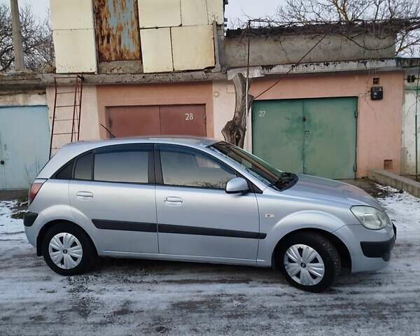 Серый Киа Рио, объемом двигателя 1.4 л и пробегом 146 тыс. км за 5500 $, фото 26 на Automoto.ua