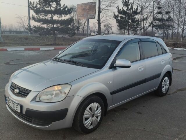 Серый Киа Рио, объемом двигателя 1.4 л и пробегом 147 тыс. км за 5500 $, фото 9 на Automoto.ua