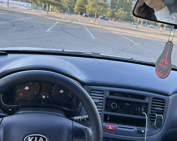 Сірий Кіа Ріо, об'ємом двигуна 1.4 л та пробігом 146 тис. км за 5700 $, фото 16 на Automoto.ua