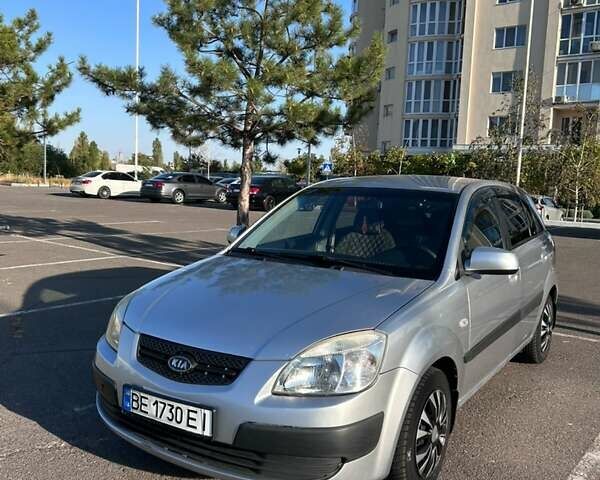 Сірий Кіа Ріо, об'ємом двигуна 1.4 л та пробігом 146 тис. км за 5700 $, фото 3 на Automoto.ua