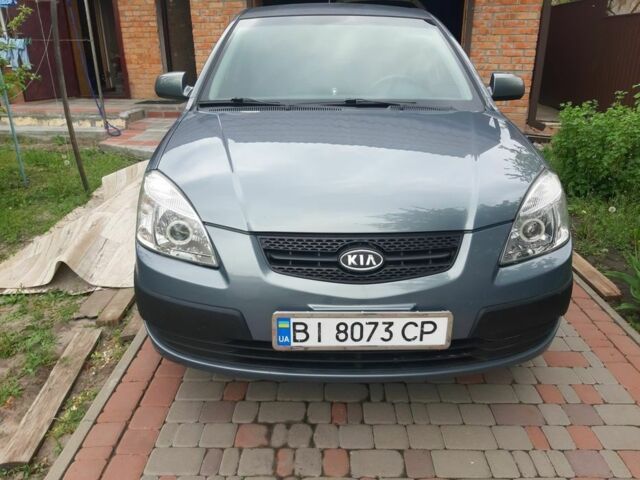Серый Киа Рио, объемом двигателя 1.4 л и пробегом 315 тыс. км за 4100 $, фото 2 на Automoto.ua