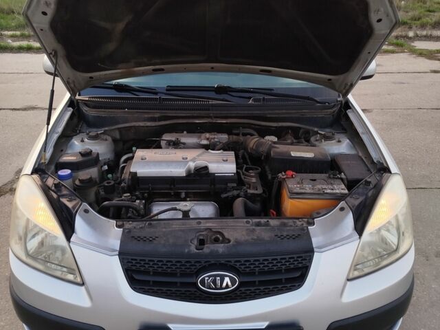 Серый Киа Рио, объемом двигателя 1.4 л и пробегом 148 тыс. км за 4950 $, фото 4 на Automoto.ua