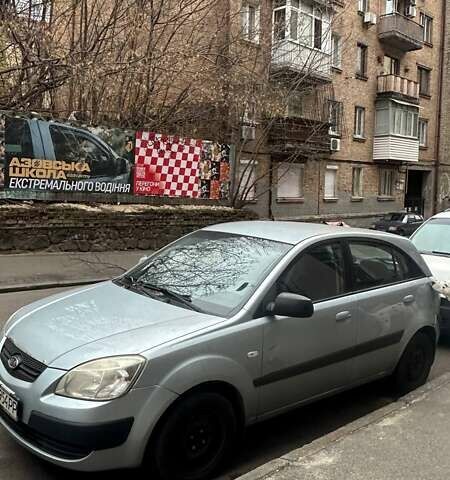 Сірий Кіа Ріо, об'ємом двигуна 1.4 л та пробігом 212 тис. км за 4000 $, фото 1 на Automoto.ua
