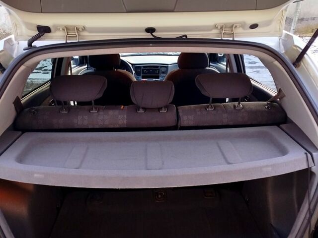 Серый Киа Рио, объемом двигателя 1.4 л и пробегом 1470 тыс. км за 5500 $, фото 3 на Automoto.ua