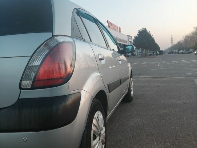Серый Киа Рио, объемом двигателя 1.4 л и пробегом 147 тыс. км за 5500 $, фото 14 на Automoto.ua