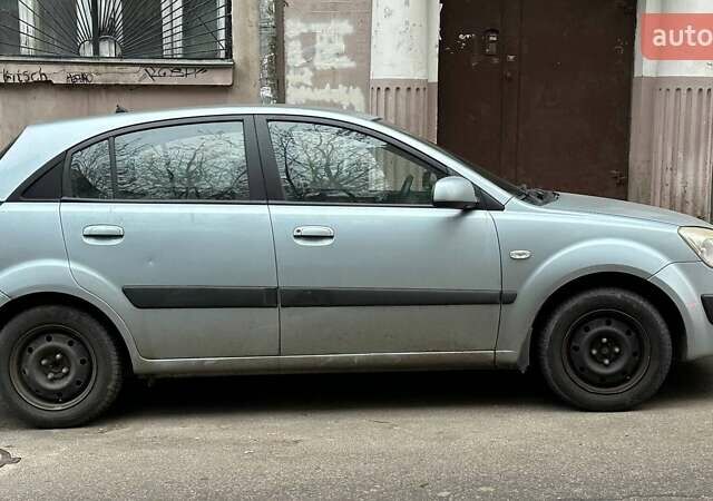 Сірий Кіа Ріо, об'ємом двигуна 1.4 л та пробігом 212 тис. км за 4000 $, фото 4 на Automoto.ua