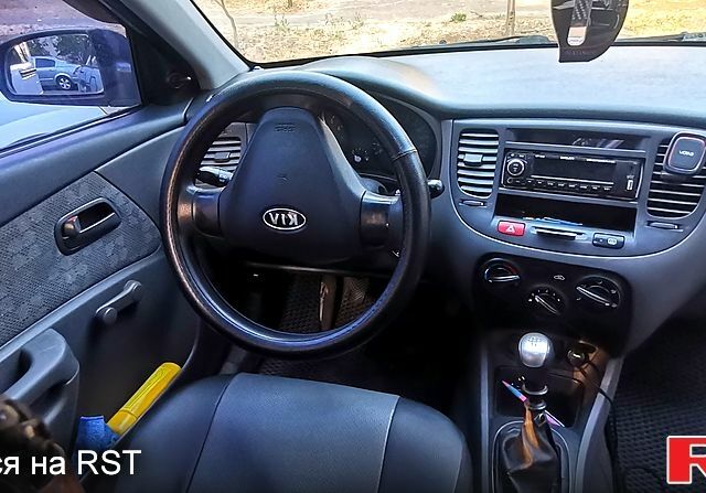 Сірий Кіа Ріо, об'ємом двигуна 1.4 л та пробігом 205 тис. км за 4000 $, фото 6 на Automoto.ua