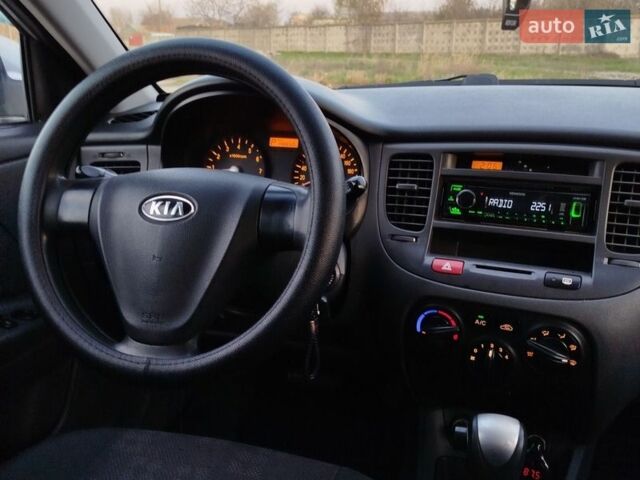 Сірий Кіа Ріо, об'ємом двигуна 1.4 л та пробігом 148 тис. км за 4950 $, фото 18 на Automoto.ua