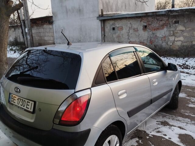 Серый Киа Рио, объемом двигателя 1.4 л и пробегом 147 тыс. км за 5500 $, фото 2 на Automoto.ua