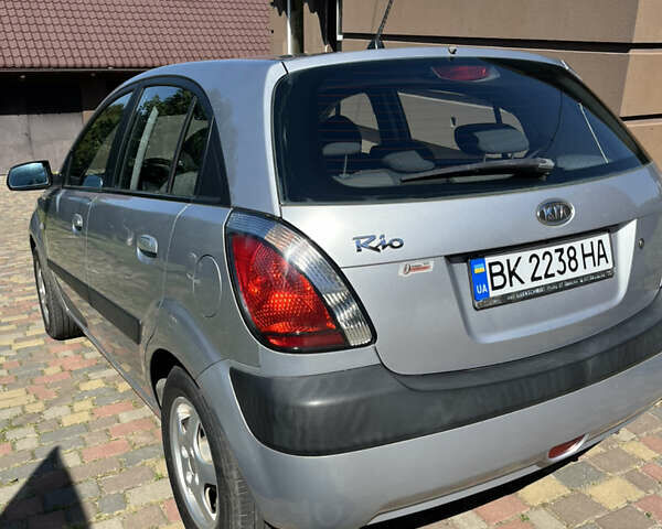 Киа Рио 2007 в Ровно на Automoto.ua Серый Киа Рио, объемом двигателя 1.4 л и пробегом 150 тыс. км за 4950 $, фото 5 на Automoto.ua