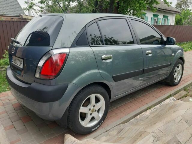 Серый Киа Рио, объемом двигателя 1.4 л и пробегом 315 тыс. км за 4100 $, фото 1 на Automoto.ua