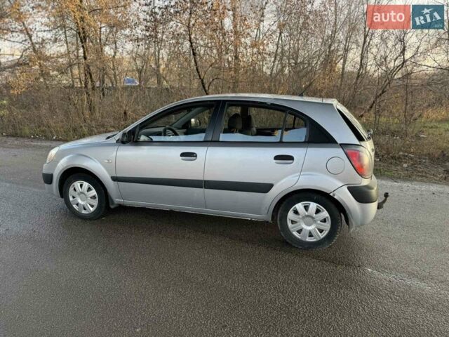 Сірий Кіа Ріо, об'ємом двигуна 1.4 л та пробігом 284 тис. км за 2699 $, фото 4 на Automoto.ua