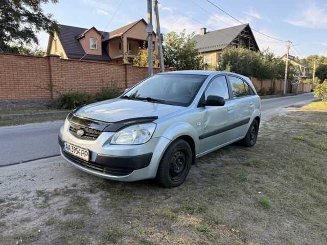 Сірий Кіа Ріо, об'ємом двигуна 1.4 л та пробігом 217 тис. км за 3406 $, фото 5 на Automoto.ua