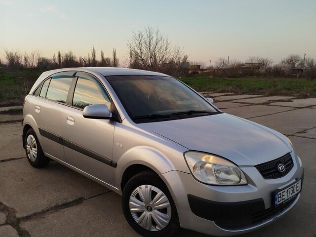 Серый Киа Рио, объемом двигателя 1.4 л и пробегом 148 тыс. км за 4950 $, фото 3 на Automoto.ua