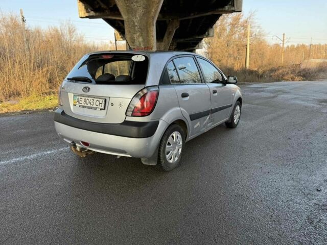 Серый Киа Рио, объемом двигателя 1.4 л и пробегом 400 тыс. км за 2700 $, фото 4 на Automoto.ua
