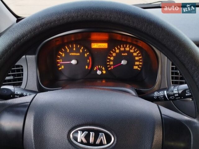 Сірий Кіа Ріо, об'ємом двигуна 1.4 л та пробігом 148 тис. км за 4950 $, фото 4 на Automoto.ua