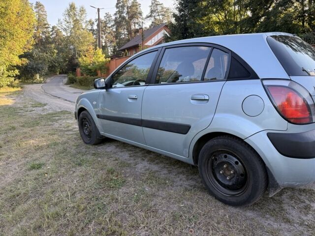 Сірий Кіа Ріо, об'ємом двигуна 1.4 л та пробігом 217 тис. км за 3406 $, фото 2 на Automoto.ua