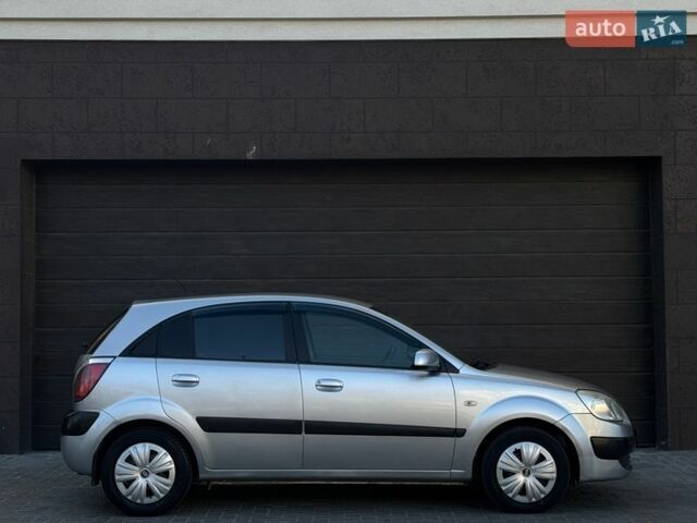 Серый Киа Рио, объемом двигателя 1.4 л и пробегом 149 тыс. км за 5699 $, фото 3 на Automoto.ua