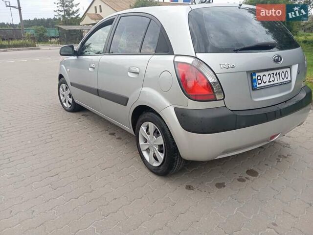 Серый Киа Рио, объемом двигателя 1.4 л и пробегом 147 тыс. км за 4599 $, фото 4 на Automoto.ua