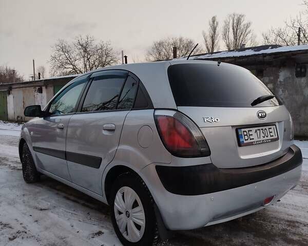 Серый Киа Рио, объемом двигателя 1.4 л и пробегом 146 тыс. км за 5500 $, фото 17 на Automoto.ua