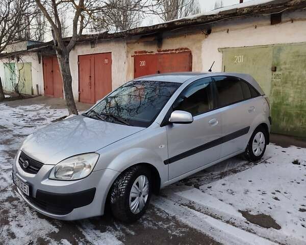 Серый Киа Рио, объемом двигателя 1.4 л и пробегом 146 тыс. км за 5500 $, фото 1 на Automoto.ua