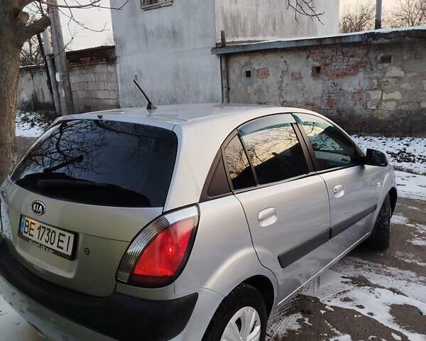 Серый Киа Рио, объемом двигателя 1.4 л и пробегом 146 тыс. км за 5500 $, фото 2 на Automoto.ua