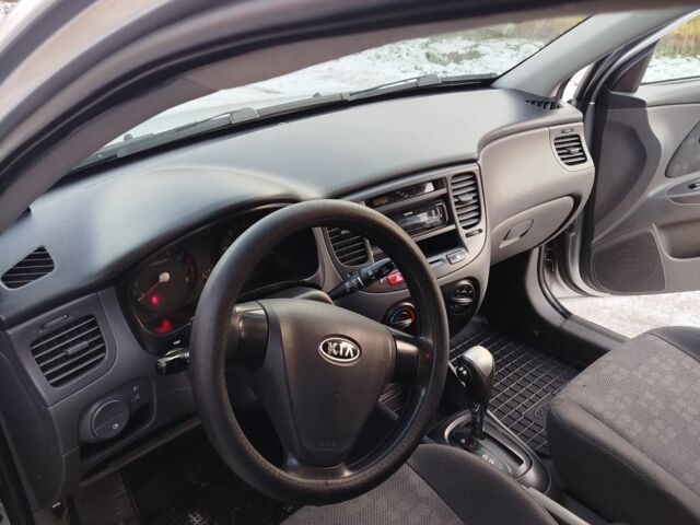 Серый Киа Рио, объемом двигателя 1.4 л и пробегом 147 тыс. км за 5500 $, фото 20 на Automoto.ua