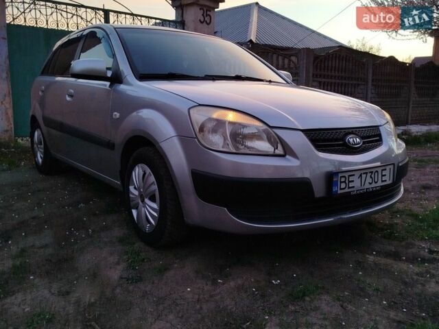 Сірий Кіа Ріо, об'ємом двигуна 1.4 л та пробігом 148 тис. км за 4950 $, фото 3 на Automoto.ua