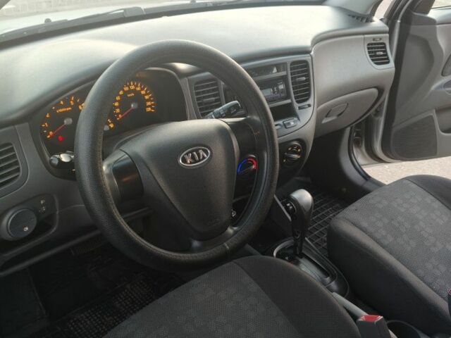 Серый Киа Рио, объемом двигателя 1.4 л и пробегом 147 тыс. км за 5500 $, фото 15 на Automoto.ua